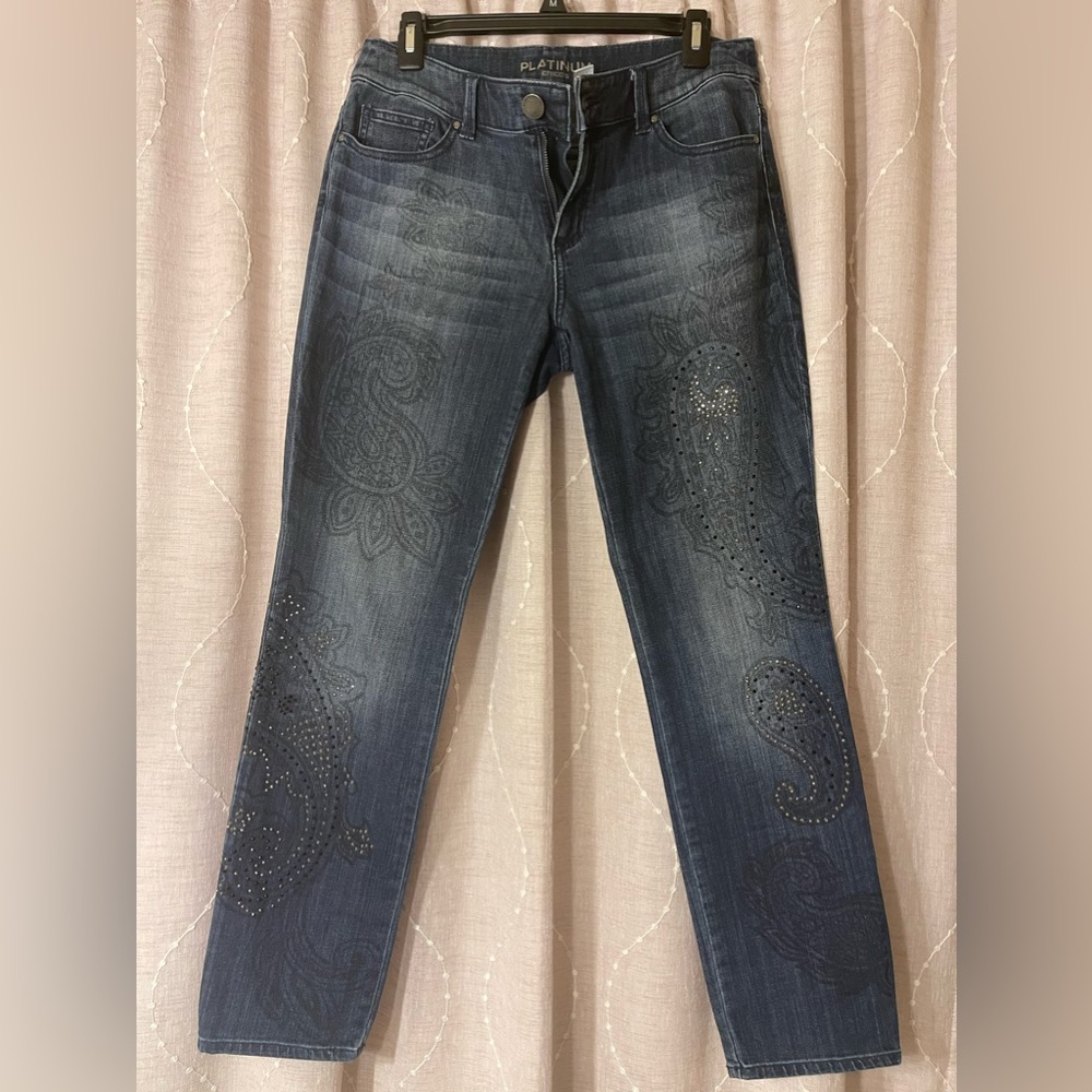 Walk with confidence with this pants size 0 (4s)